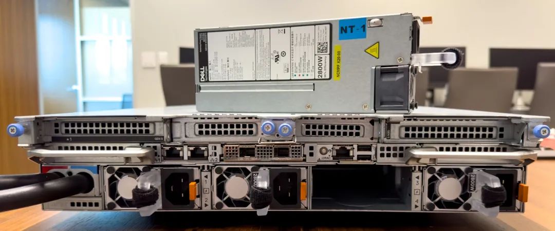 戴尔PowerEdge XE9640液冷GPU服务器 驱动AI未来的高性能引擎